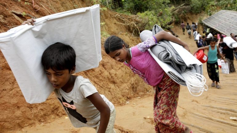 Mais de 580 mil refugiados já chegaram ao Bangladesh