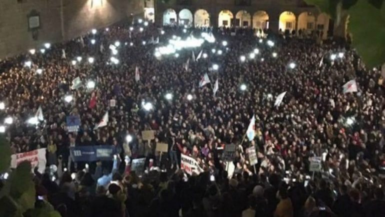Milhares de pessoas protestaram em Santiago de Compostela