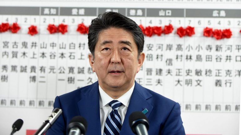 Shinzo Abe venceu, com maioria absoluta, as eleições legislativas no Japão