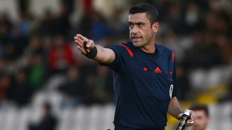 Nuno Almeida, árbitro nomeado para a Vila das Aves, acabou receber críticas de Benfica... e Sporting