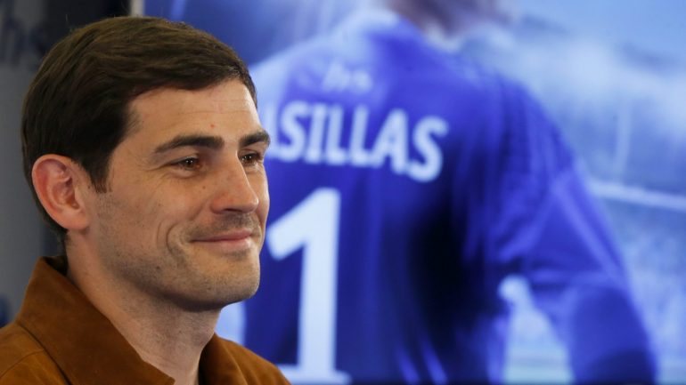 Iker Casillas falou nas redes sociais pela primeira vez desde que foi para o banco para desmentir o que anda a ser escrito