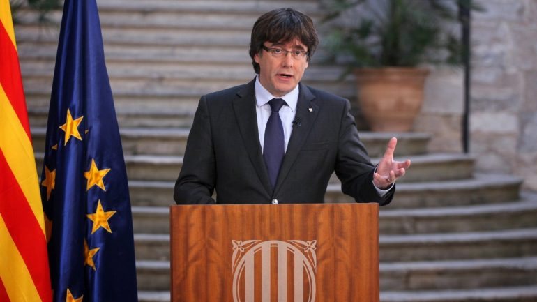 Carles Puigdemont, como presidente do governo regional destituído e autor moral do referendo de 1 de outubro, é o principal visado