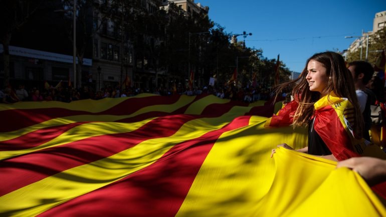 Pela cidade de Barcelona têm sido várias as manifestações &quot;pró&quot; e &quot;anti&quot; independência