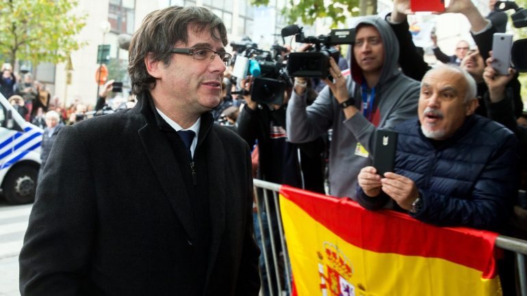 Puigdemont está na Bélgica com quatro membros do governo regional destituído