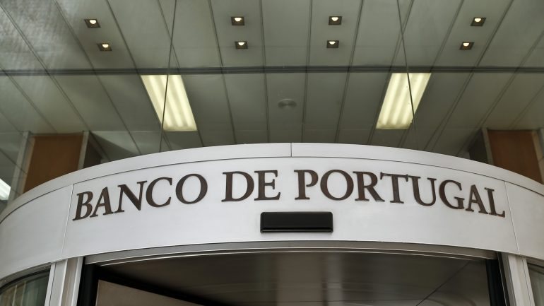 O Banco de Portugal quer que os clientes tenham mais informação, como o direito de aceder a meios extrajudiciais de resolução de litígios