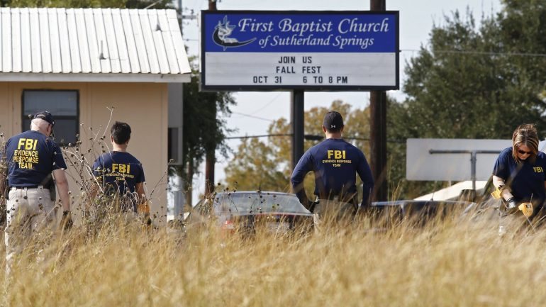 Uma das primeiras vítimas mortais confirmadas foi a filha do pastor da igreja, que tinha 14 anos