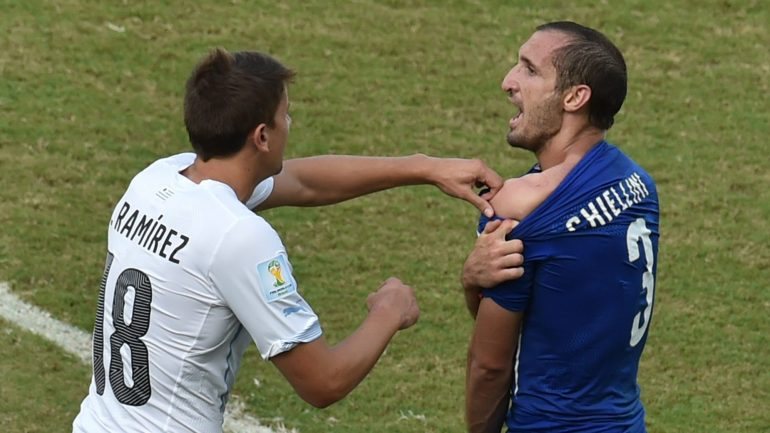 Chiellini não guarda boas recordações do último Mundial: foi mordido por Luís Suárez a meio do Itália-Uruguai