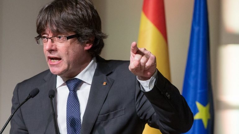 Carles Puigdemont está em Bruxelas desde 30 de outubro, três dias depois de o parlamento catalão ter declarado a independência da Catalunha