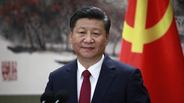 Presidente chinês, Xi Jinping a discursar numa conferência de imprensa.