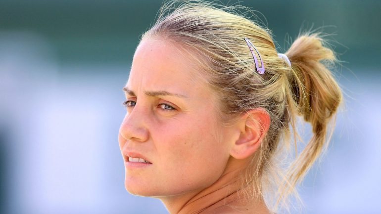 Jelena Dokic começou a destacar-se em 1999, quando afastou a número 1 mundial, Martina Hingis, em Wimbledon