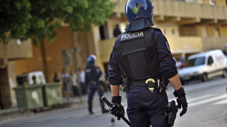 Polícia foi informada de assalto a multibanco em Almada e mobilizou vários meios