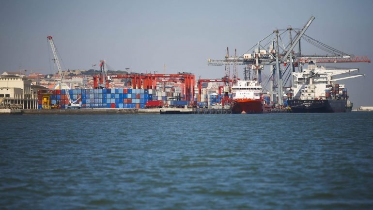 A carga movimentada nos portos do continente atingiu cerca de 73,4 milhões de toneladas.