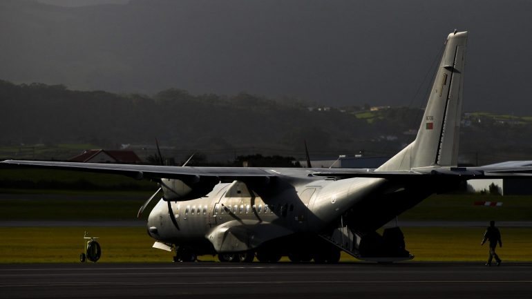 A monitorização, efetuada através da aeronave EADS C-295M, permite localizar novas ocorrências de incêndios