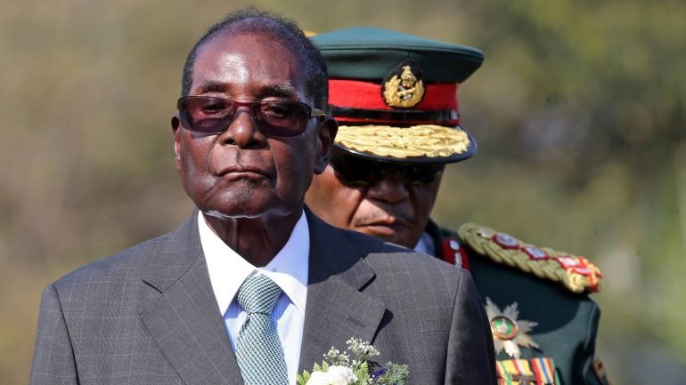 Presidente do Zimbabué, Robert Mugabe, resignou hoje ao cargo &quot;com efeito imediato&quot;