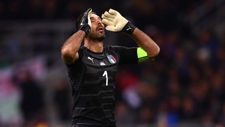 Gianluigi Buffon está fora do Mundial mas a Itália surge como principal hipótese caso o Peru seja mesmo excluído