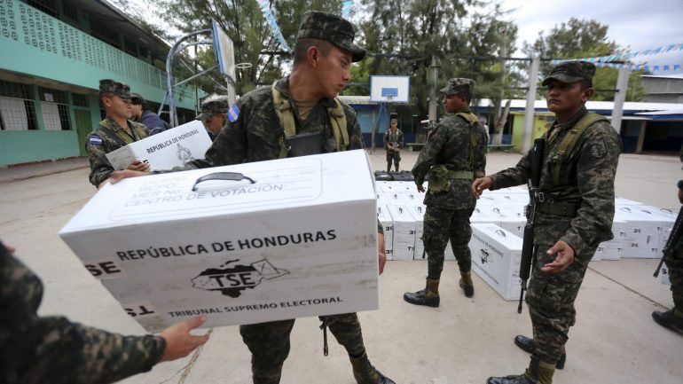 A Constituição hondurenha não permitia a reeleição sob qualquer modalidade, mas essa possibilidade encontra-se agora em aberto