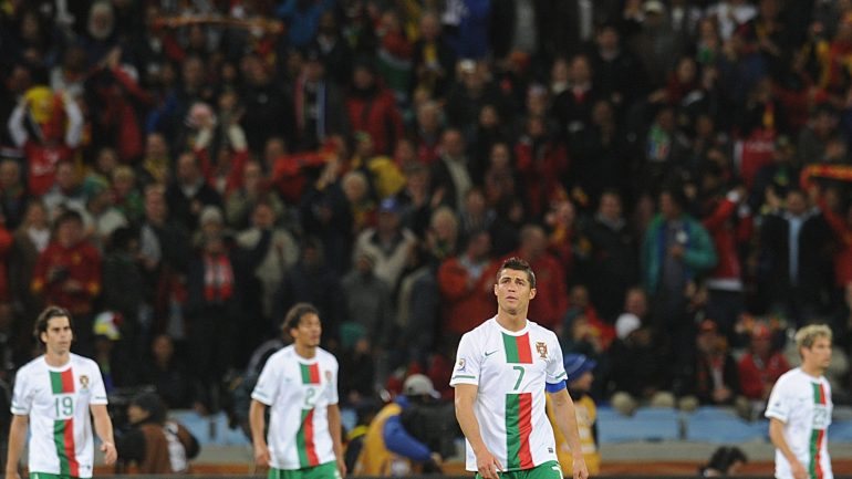 Portugal perdeu com a Espanha nos oitavos-de-final do Mundial de 2010, no único encontro em fases finais da prova