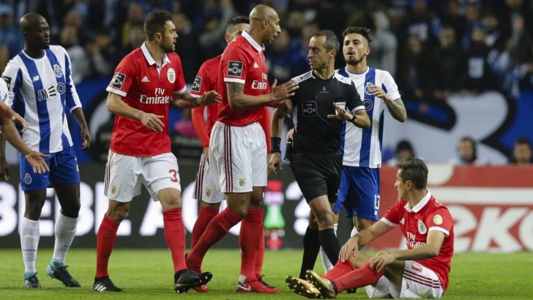 Clássico FC Porto-Benfica teve muita polémica dentro, fora e de fora para dentro das quatro linhas