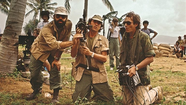 Vittorio Storaro ao centro, com Francis Ford Coppola (esquerda) e o designer de produção Dean Tavoularis (direita) durante a rodagem de Apocalypse Now
