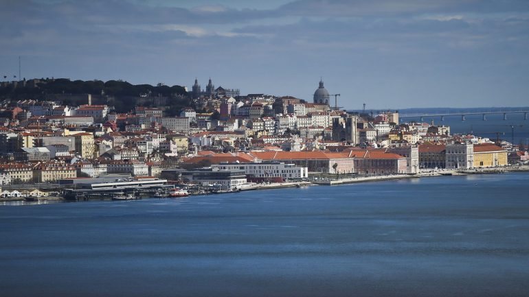 A Câmara de Lisboa começou a cobrar esta taxa, de cerca de 90 euros, em 2015