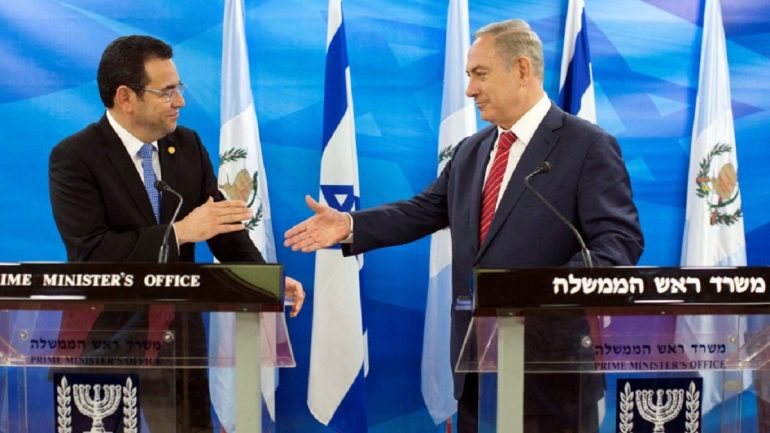 Jimmy Morales e Benjamin Netanyahu em 2016