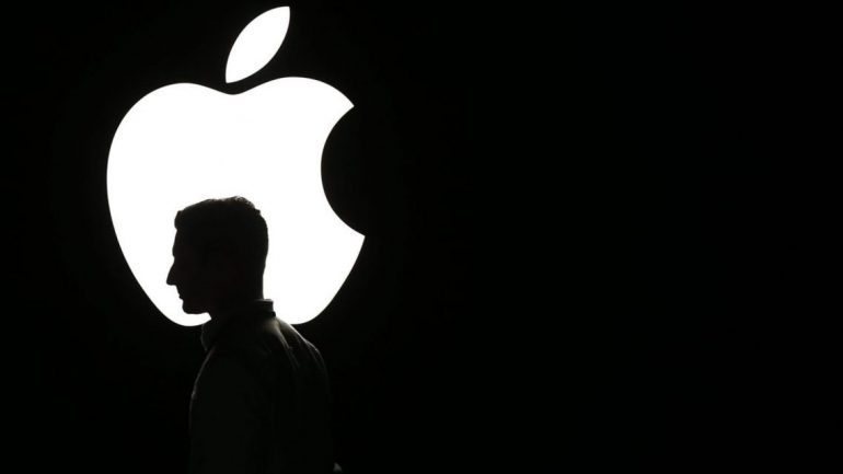 O pedido de desculpas surge na mesma semana em que vários meios noticiam que as vendas do iPhone X no Natal ficaram aquém das expetativas da Apple.