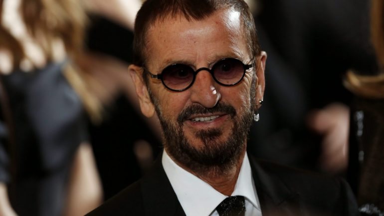 Ringo Starr, de 77 anos, é uma das personalidades condecoradas pela rainha