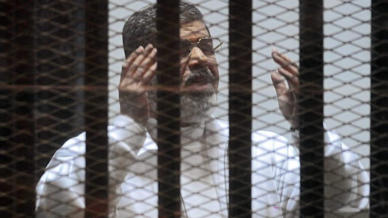 Morsi, o primeiro presidente livremente eleito no Egito, foi destituído em 2013
