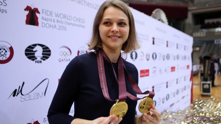 Anna Muzychuk era dupla campeã do mundo (categorias rápida e relâmpago), mas perdeu os títulos por não participar no campeonato do mundo este ano