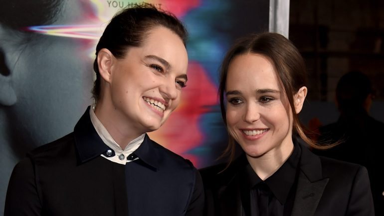 Ellen Page (à direita) e Emma Portner num evento de solidariedade em setembro.