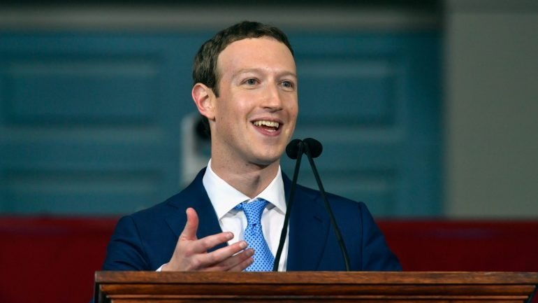 Em 2017 Zuckerberg recebeu um título honoris causa de Harvard, a universidade que abandonou no segundo ano de estudos para se dedicar ao Facebook