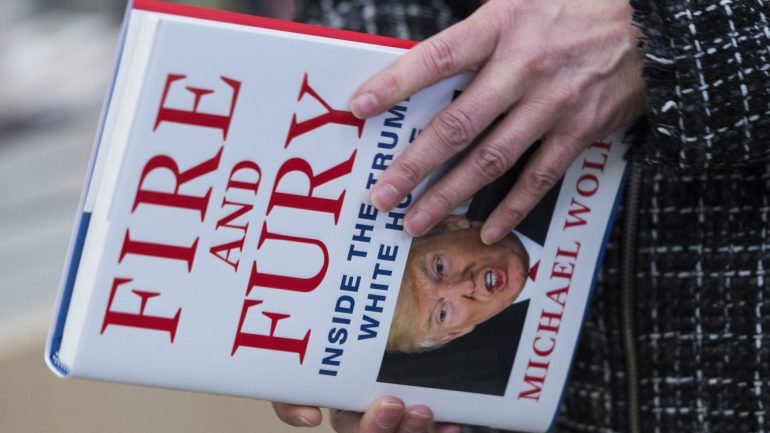&quot;Fire and Fury: Inside the Trump White House&quot; chegou às livrarias esta sexta-feira, quatro dias antes do previsto