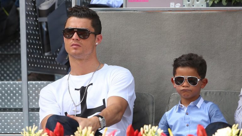 Cristiano Ronaldo e o filho mais velho, Cristianinho, de sete anos