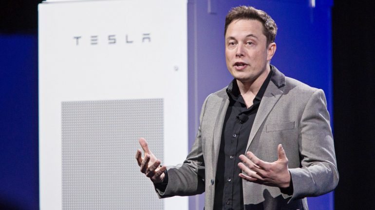 Elon Musk é fundador da Tesla e da Space X.