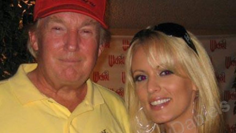 Donald Trump e Stephanie Clifford em 2006, numa fotografia publicada pela atriz na sua conta do MySpace