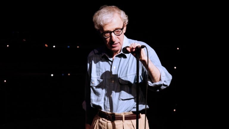 Woody Allen, de 82 anos, manteve uma relação com Mia Farrow de 1980 a 1992