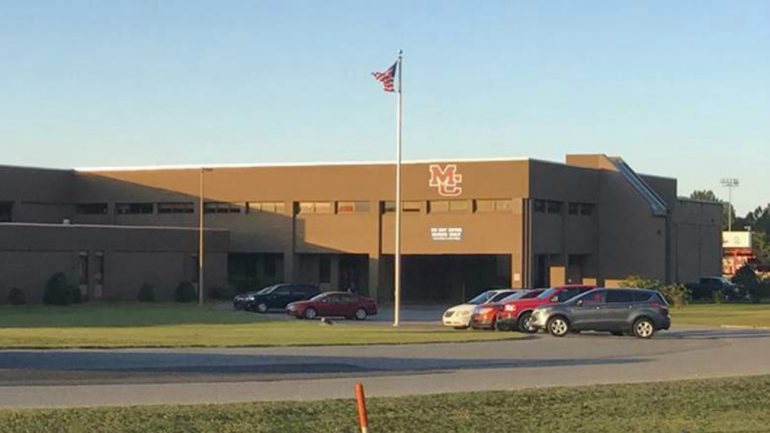 Imagem da escola de Marshal County, onde ocorreu o tiroteio, divulgada pela imprensa norte-americana