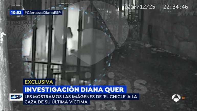 As imagens divulgadas pela estação Antena 3 mostram El Chicle a passar, de carro, por uma jovem que viria depois a abordar