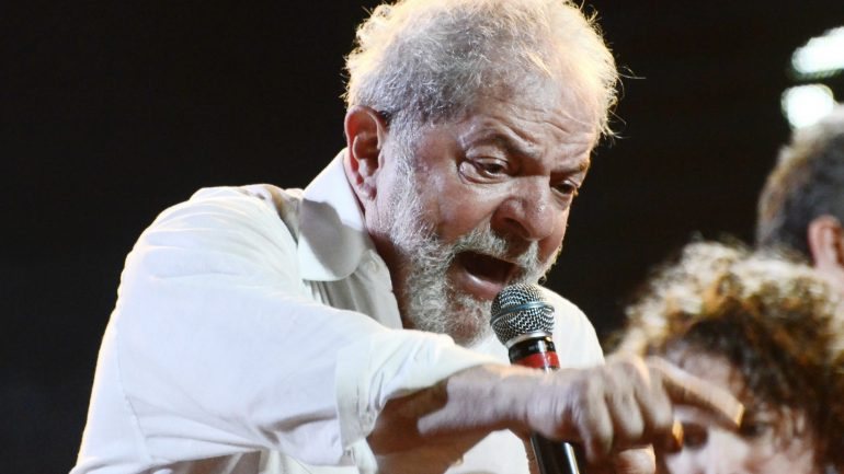Lula foi condenado pelos crimes de corrupção passiva e lavagem de dinheiro, no caso do triplex do Guarujá, em São Paulo