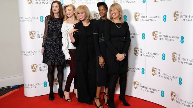 A diretora dos BAFTA, Amanda Berry, com as atrizes Natalie Dormer, Joanna Lumley e Letitia Wright e a presidente da academia britânica, Jane Lush