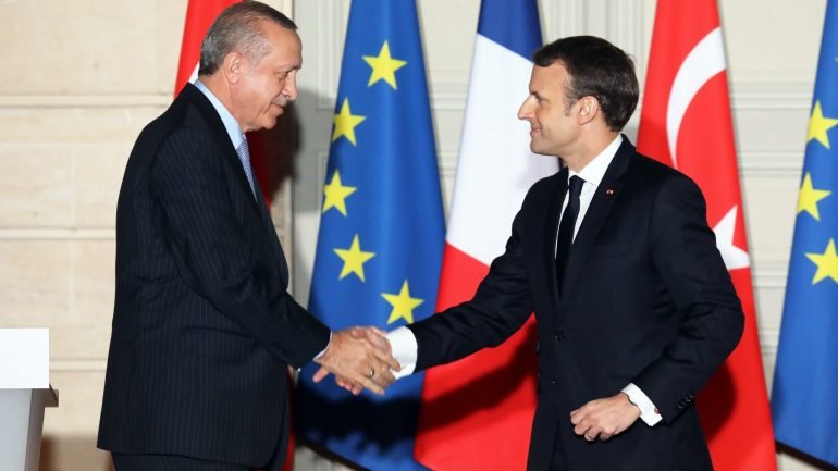 A presidência francesa disse que a Turquia e a França querem que se encontre uma solução política para a Síria