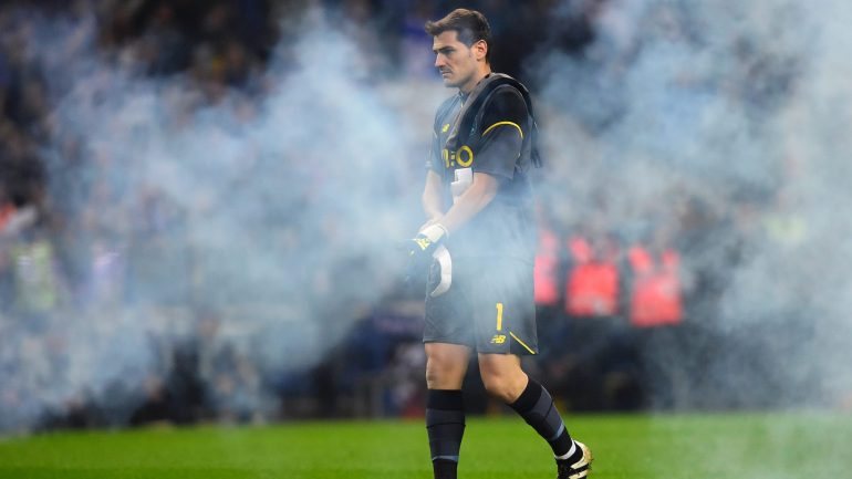 Iker Casillas foi titular indiscutível do FC Porto durante dois anos até passar a ser a sombra de José Sá na baliza