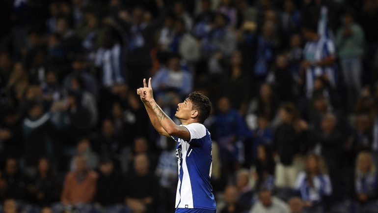 Soares marcou o primeiro golo num FC Porto-Sporting esta temporada e colocou os dragões à frente nos clássicos