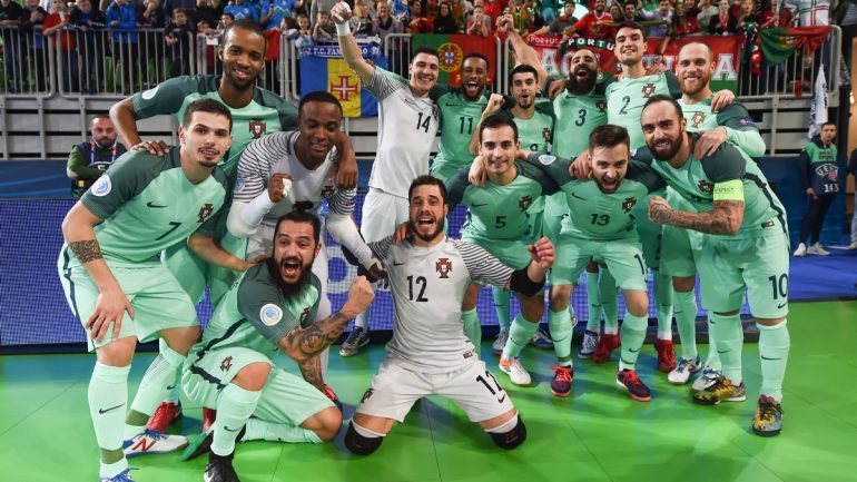 Seleção Nacional terminou em festa junto da claque de portugueses que tem apoiado a equipa na Eslovénia