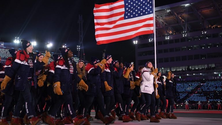 Comitiva dos Estados Unidos foi uma das maiores na cerimónia de abertura mas houve um atleta (pelo menos) ausente