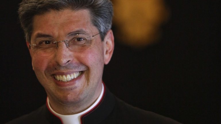 Nascido nos Açores, José Avelino Bettencourt é atualmente chefe de protocolo do Vaticano