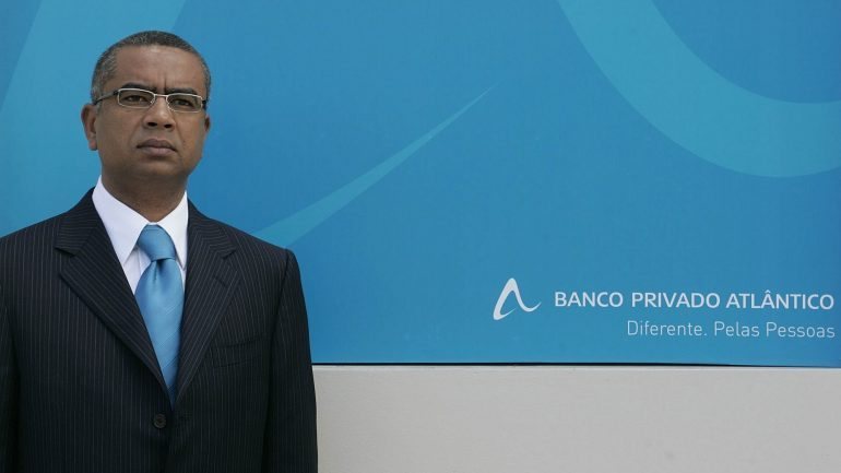 O dono do Banco Privado Atlântico, Carlos Silva, disponibilizou-se para vir a Portugal