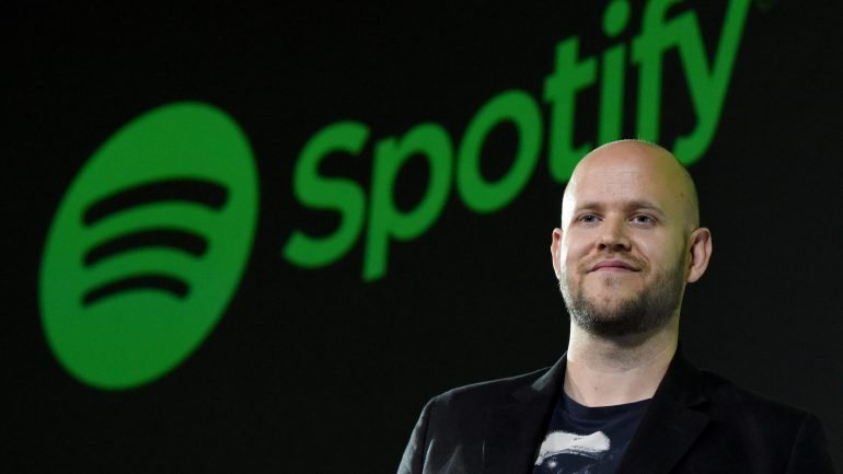 O Spotify é um serviço de streaming de música criado na Suécia em 2006 e lançado em 2008