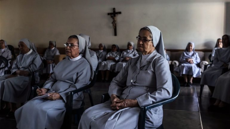 O jornal do Vaticano publicou uma reportagem em que denuncia situações de freiras que são exploradas por bispos e cardeais em várias partes do mundo