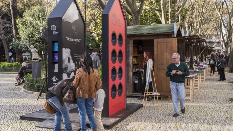 A Feira do Livro de Poesia, uma iniciativa da Casa Fernando Pessoa, tem-se realizado no Jardim da Parada, em Campo de Ourique